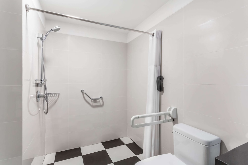 Habitación, 2 camas dobles, accesible para personas con discapacidad, no fumadores (Mobility) del hotel Wyndham Costa Del Sol Lima City. Foto 11