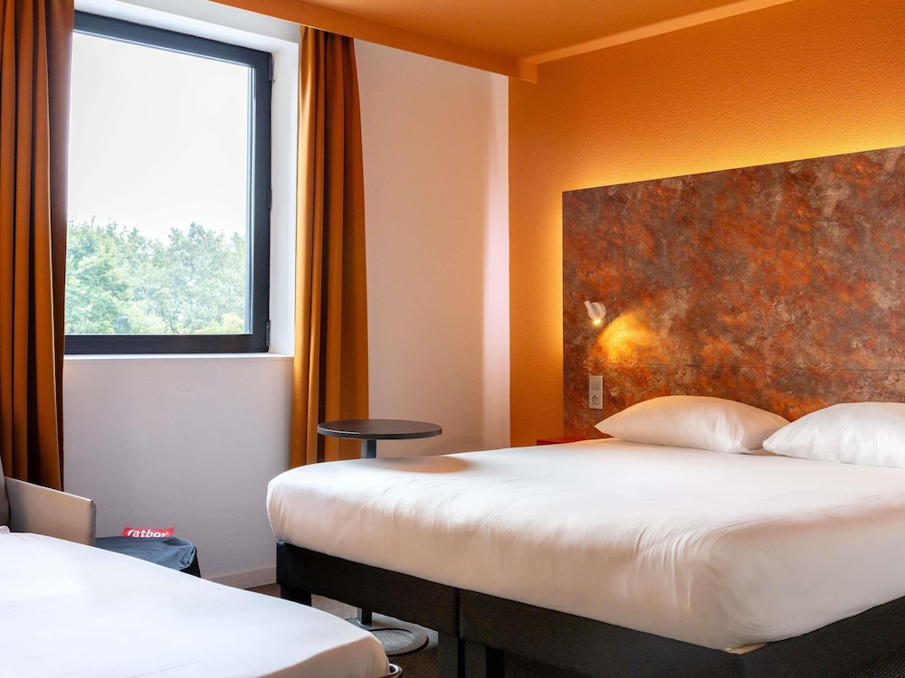 Habitación Standard con una cama doble del hotel Ibis Styles Toulouse Cite Espace. Foto 2