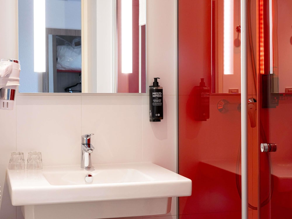 Habitación Standard con una cama doble del hotel Ibis Styles Toulouse Cite Espace. Foto 5