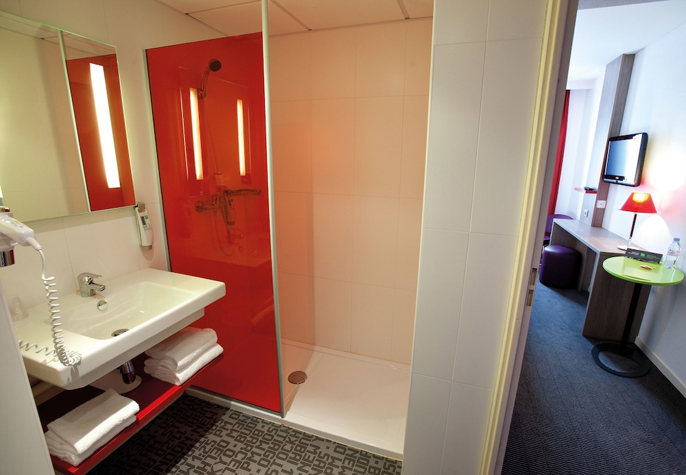 Habitación Standard con una cama doble del hotel Ibis Styles Toulouse Cite Espace. Foto 7