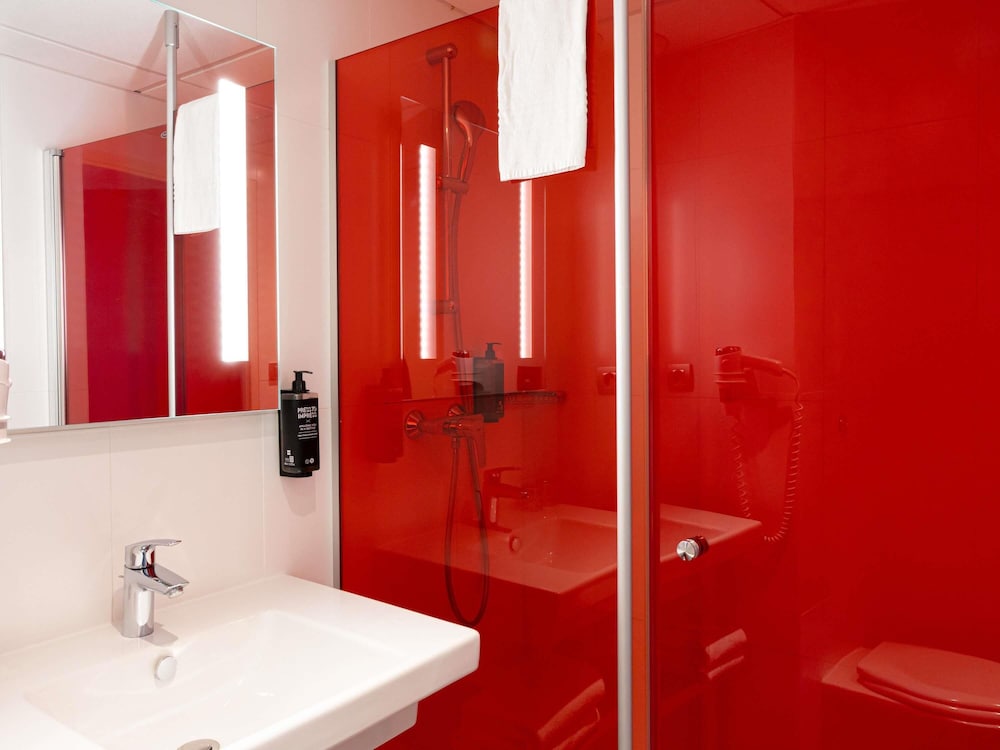 Habitación Standard con dos camas individuales del hotel Ibis Styles Toulouse Cite Espace. Foto 4