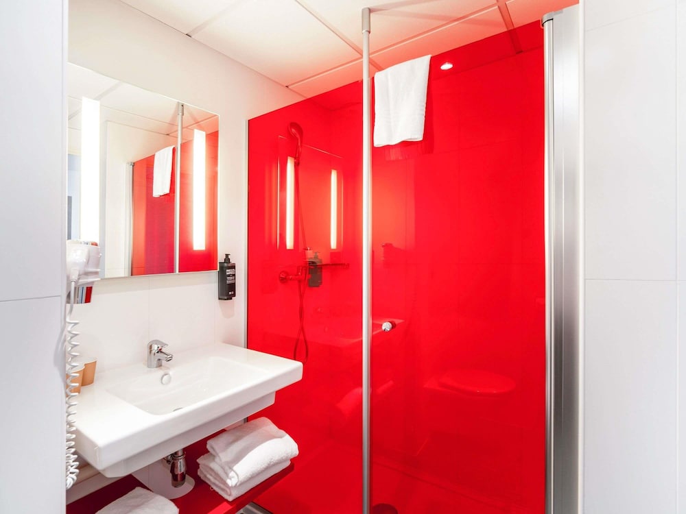 Suite Standard familiar con 2 habitaciones contiguas del hotel Ibis Styles Toulouse Cite Espace. Foto 7