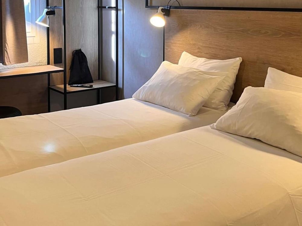 Habitación superior, 2 camas individuales del hotel Ibis Toulouse Airport. Foto 1