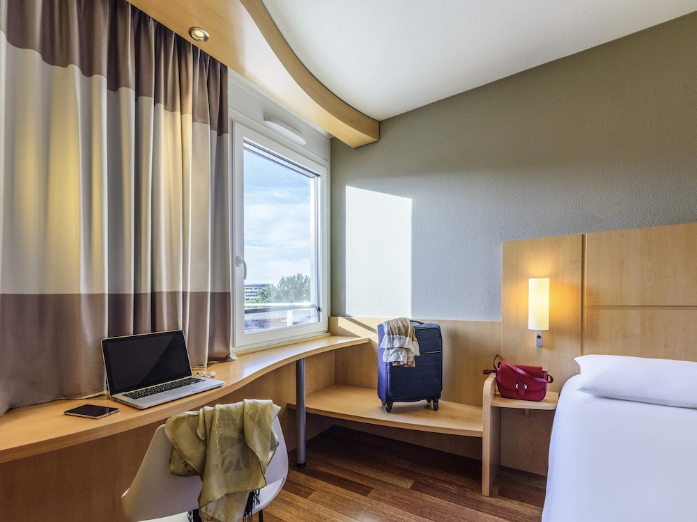 Habitación estándar, 2 camas individuales del hotel Ibis Toulouse Airport. Foto 3