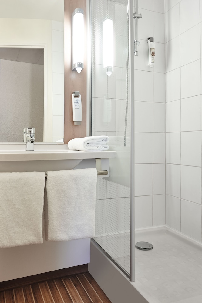 Habitación estándar, 2 camas individuales del hotel Ibis Toulouse Airport. Foto 6