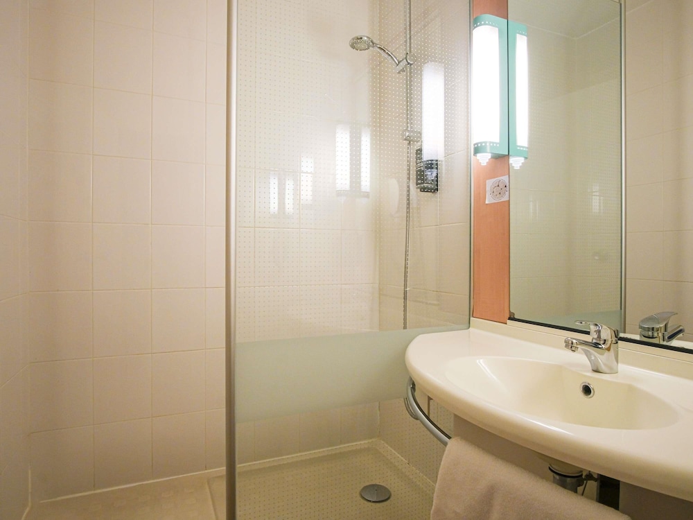 Habitación Confort, 1 cama doble del hotel Ibis Toulouse Airport. Foto 6