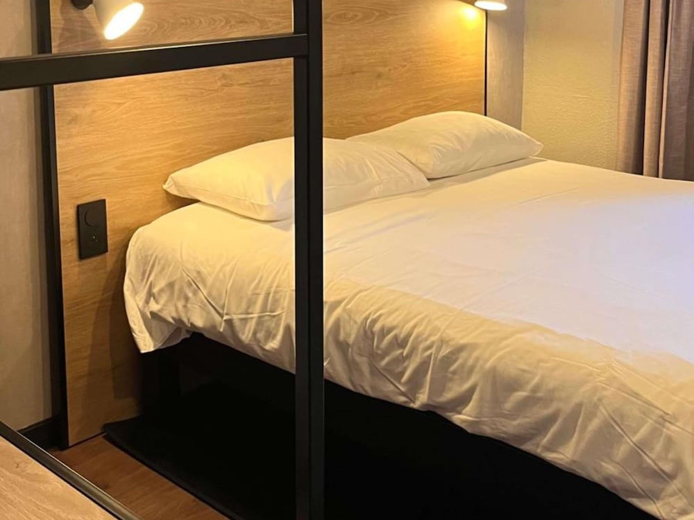 Habitación superior, 1 cama de matrimonio del hotel Ibis Toulouse Airport. Foto 7