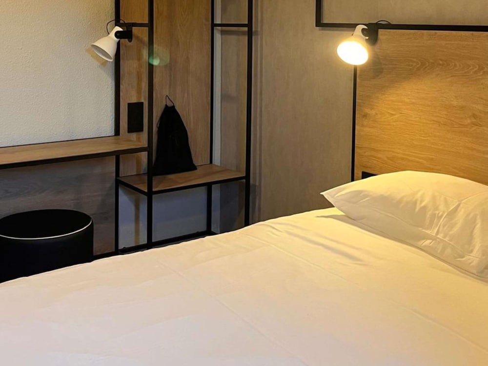 Habitación superior, 1 cama de matrimonio del hotel Ibis Toulouse Airport. Foto 9