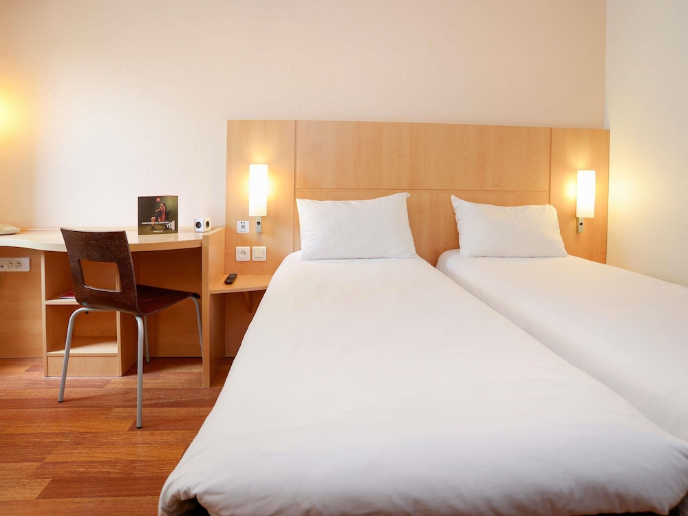 Habitación estándar con 2 camas individuales, 2 camas individuales del hotel Ibis Toulouse Centre. Foto 1