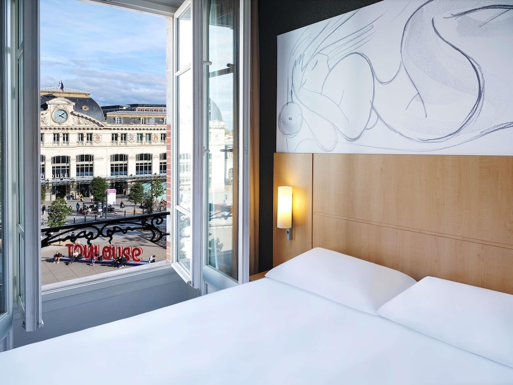 Habitación Standard con una cama doble del hotel Ibis Toulouse Gare Matabiau. Foto 3