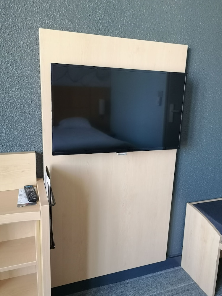 Habitación Standard con una cama doble del hotel Ibis Toulouse Gare Matabiau. Foto 7