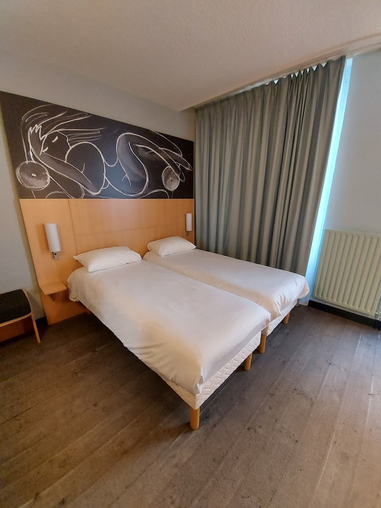 Habitación Standard con dos camas individuales del hotel Ibis Toulouse Gare Matabiau. Foto 3
