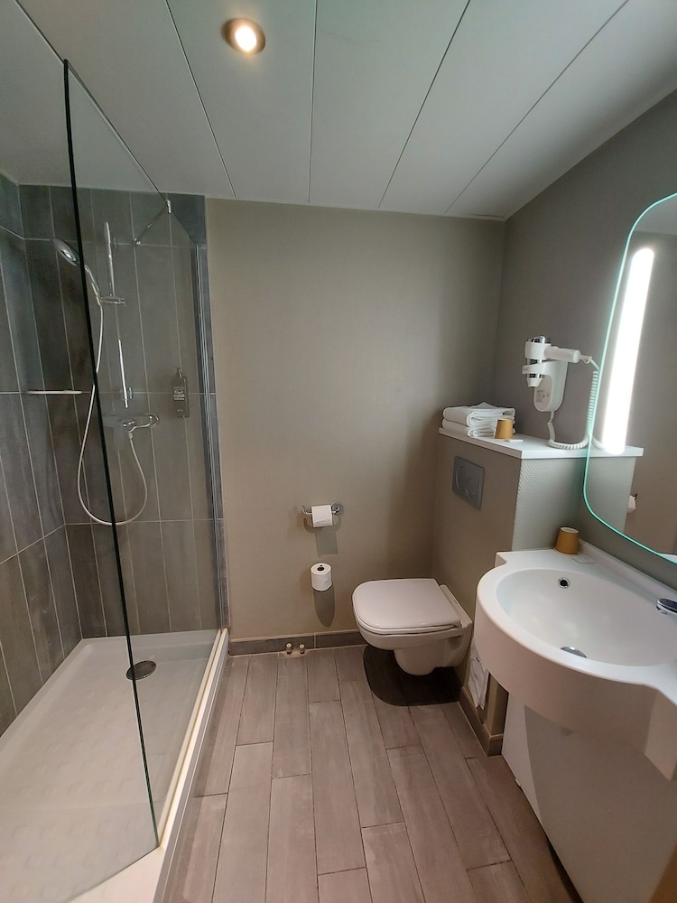 Habitación Standard con dos camas individuales del hotel Ibis Toulouse Gare Matabiau. Foto 7