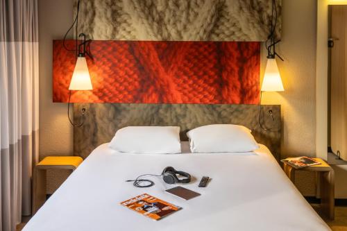 Habitación Superior con una cama doble y una cama individual del hotel Ibis Toulouse Ponts Jumeaux