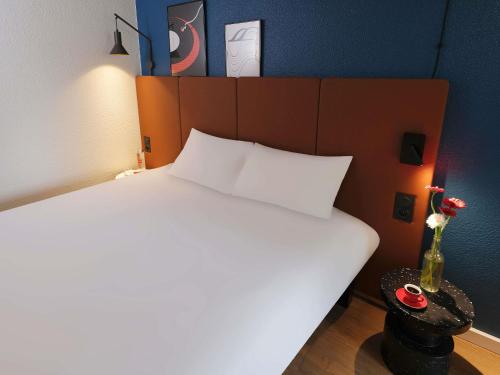 Habitación Doble Estándar del hotel Ibis Toulouse Ponts Jumeaux. Foto 6