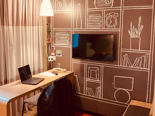 Habitación Doble Superior del hotel Ibis Toulouse Ponts Jumeaux. Foto 6