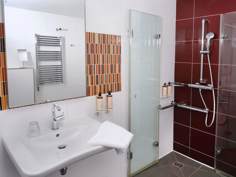 Habitación, 1 cama de matrimonio con sofá cama, accesible para personas con discapacidad (Quality) del hotel Mercure Toulouse Sud