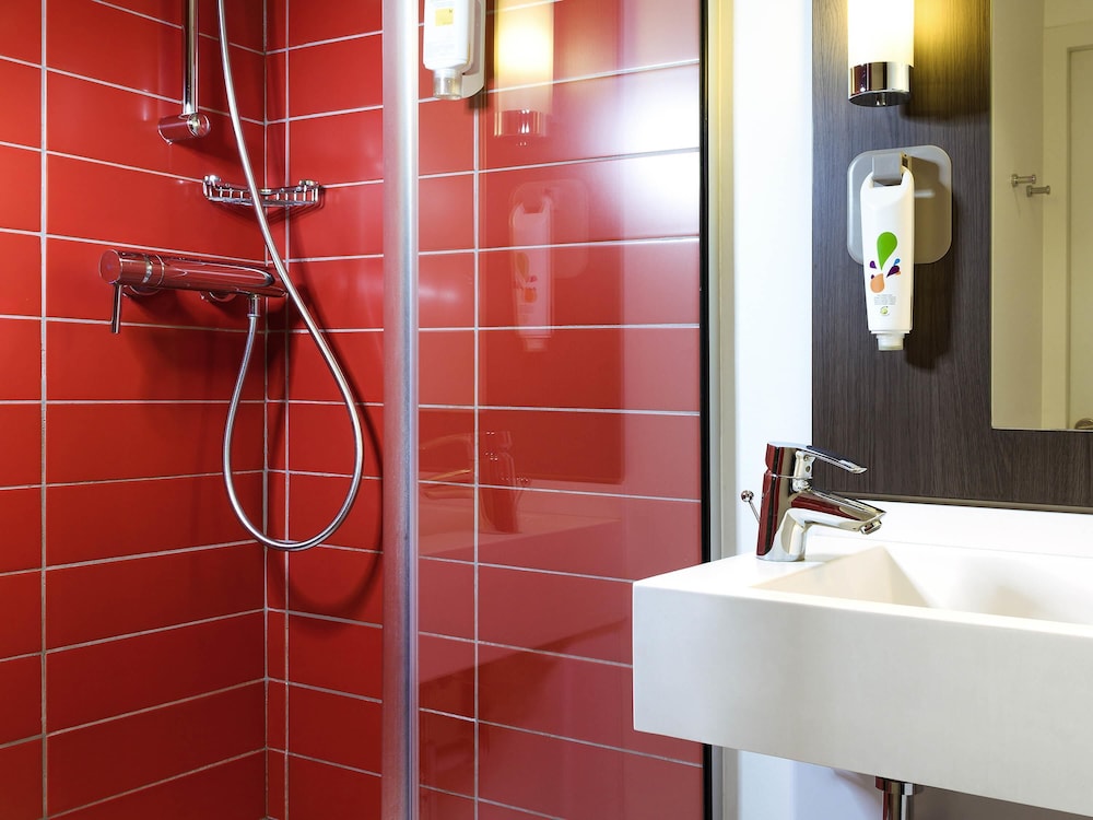 Habitación Standard con 2 camas individuales del hotel Ibis Styles Lyon Centre - Gare Part Dieu. Foto 1