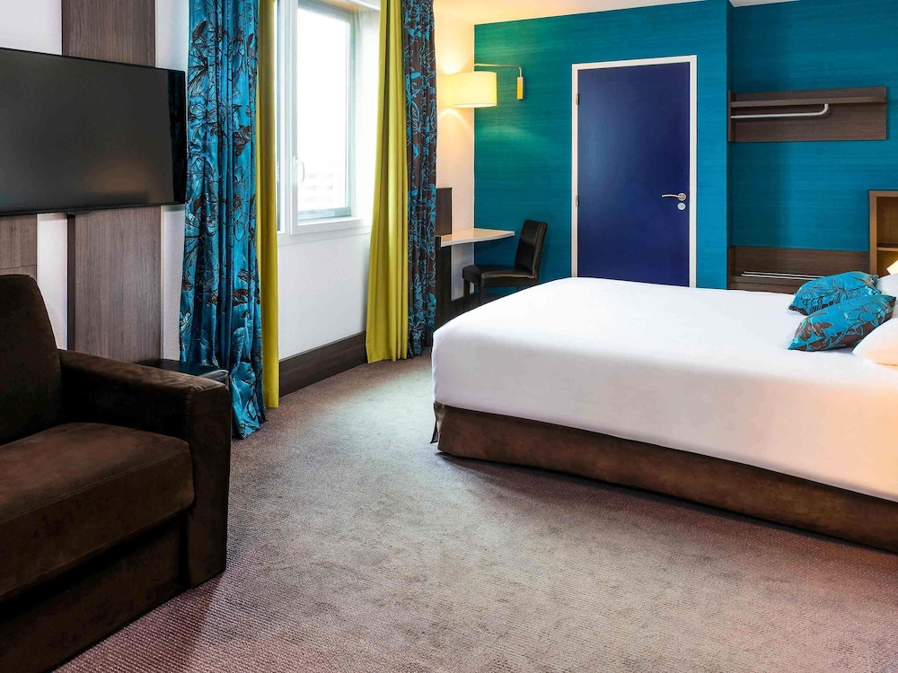SUITE JUNIOR CON 1 CAMA QUEEN SIZE Y 1 SOFÁ DE DOS PLAZAS del hotel Ibis Styles Lyon Centre - Gare Part Dieu. Foto 1