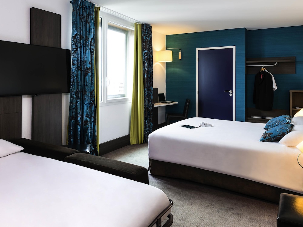 SUITE JUNIOR CON 1 CAMA QUEEN SIZE Y 1 SOFÁ DE DOS PLAZAS del hotel Ibis Styles Lyon Centre - Gare Part Dieu. Foto 2