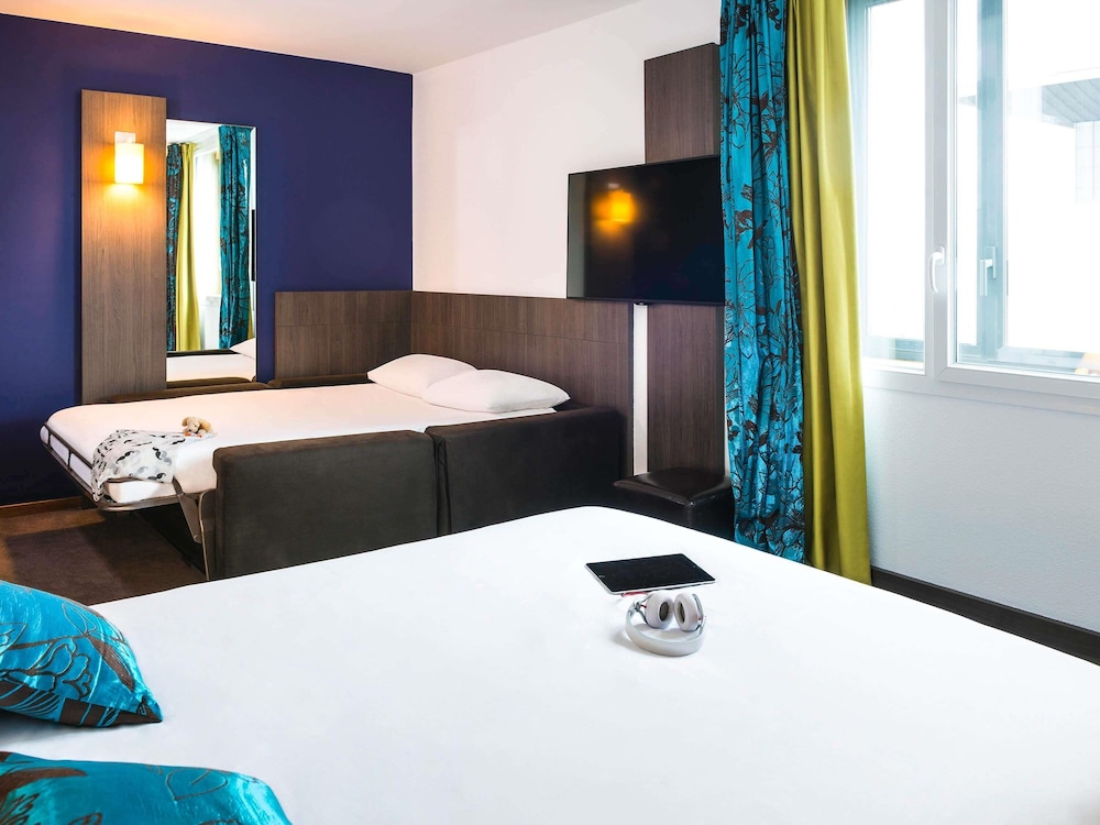 SUITE JUNIOR CON 1 CAMA QUEEN SIZE Y 1 SOFÁ DE DOS PLAZAS del hotel Ibis Styles Lyon Centre - Gare Part Dieu. Foto 4