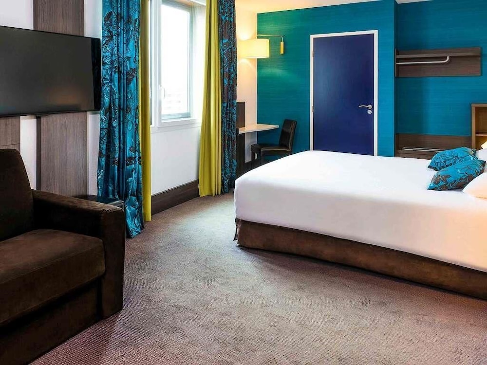 SUITE JUNIOR CON 1 CAMA QUEEN SIZE Y 1 SOFÁ DE DOS PLAZAS del hotel Ibis Styles Lyon Centre - Gare Part Dieu. Foto 6