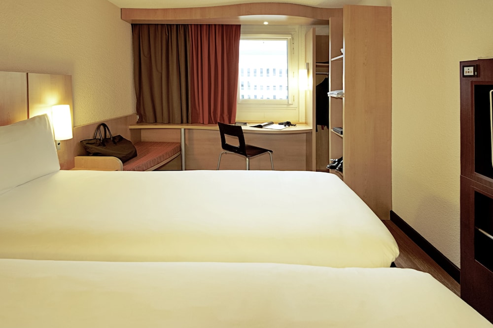 Habitación estándar con dos camas individuales del hotel Ibis Santiago Providencia. Foto 1
