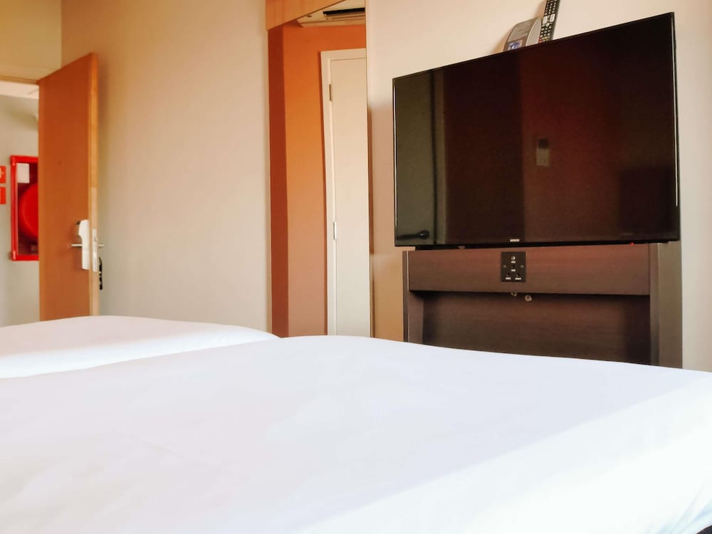 Habitación estándar con dos camas individuales del hotel Ibis Santiago Providencia. Foto 2