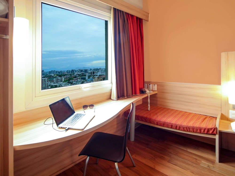 Habitación estándar con dos camas individuales del hotel Ibis Santiago Providencia. Foto 5