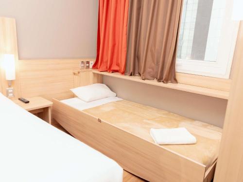 Habitación Estándar con cama grande y cama infantil del hotel Ibis Santiago Las Condes Manquehue. Foto 3