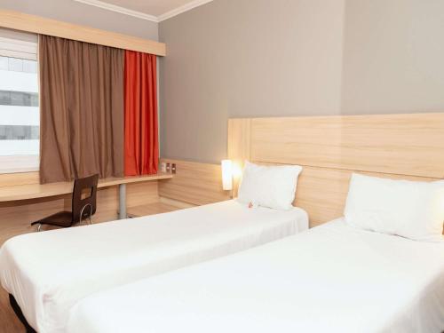 Habitación Doble Estándar - 2 camas del hotel Ibis Santiago Las Condes Manquehue
