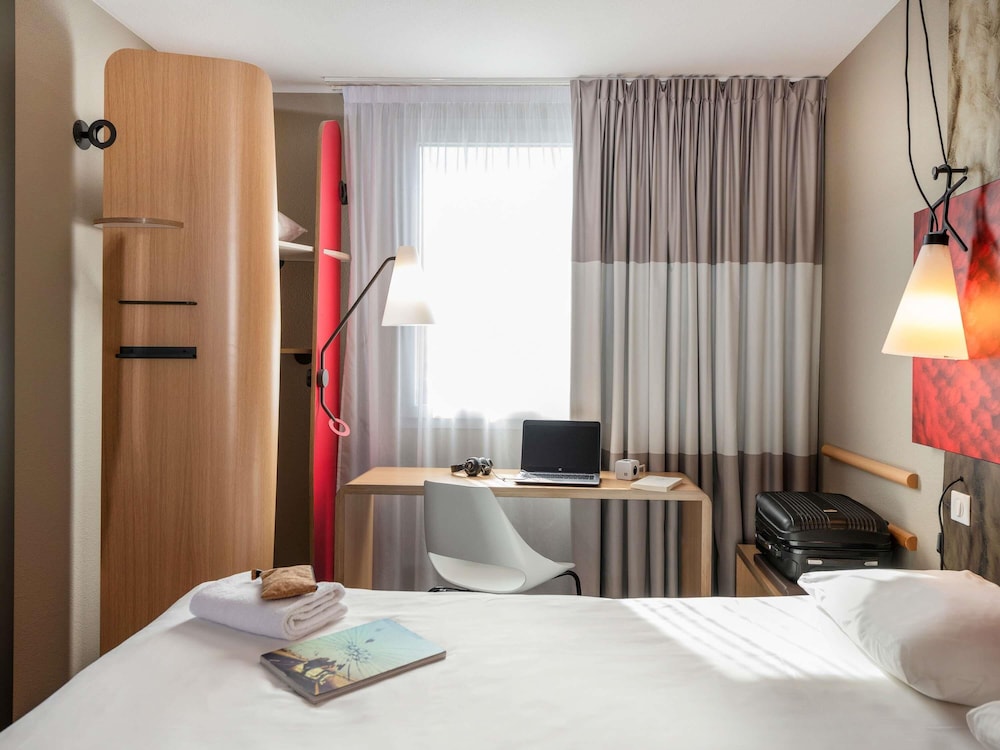 Habitación Standard con una cama doble del hotel Ibis Lyon Caluire Cité Internationale
