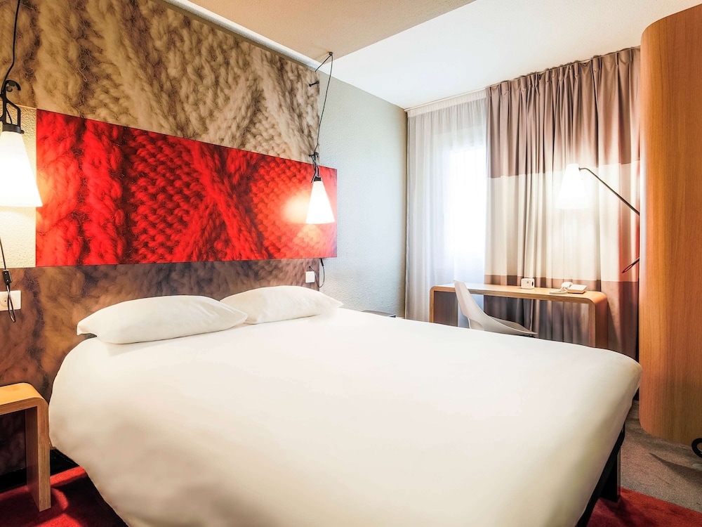 Habitación Standard con una cama doble del hotel Ibis Lyon Caluire Cité Internationale. Foto 3