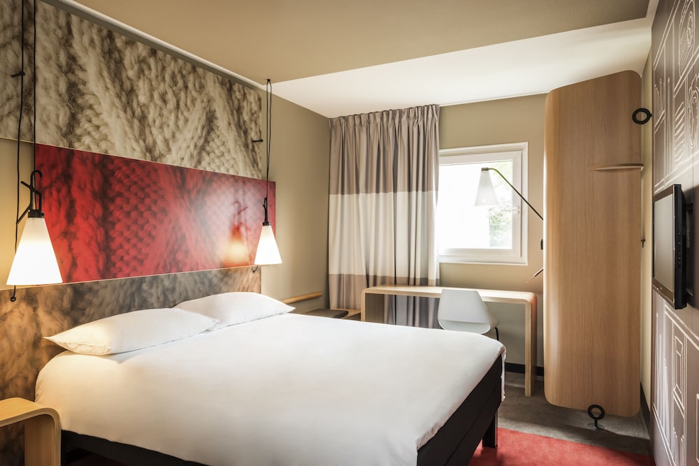 Habitación Standard con una cama doble del hotel Ibis Lyon Caluire Cité Internationale. Foto 5