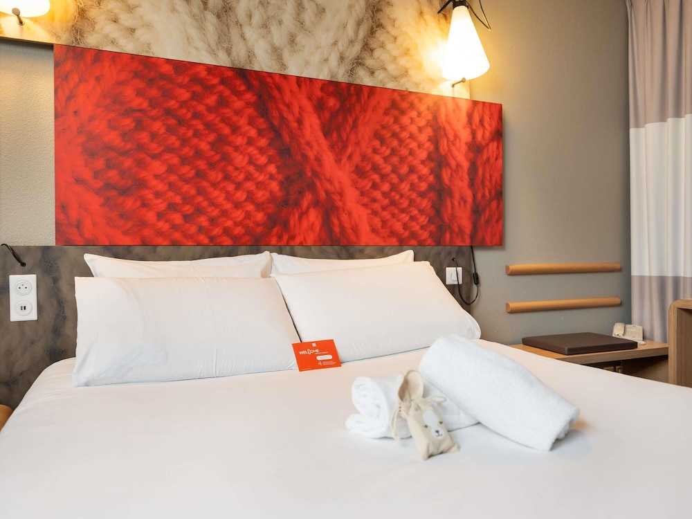 Habitación Standard con una cama doble del hotel Ibis Lyon Caluire Cité Internationale. Foto 12