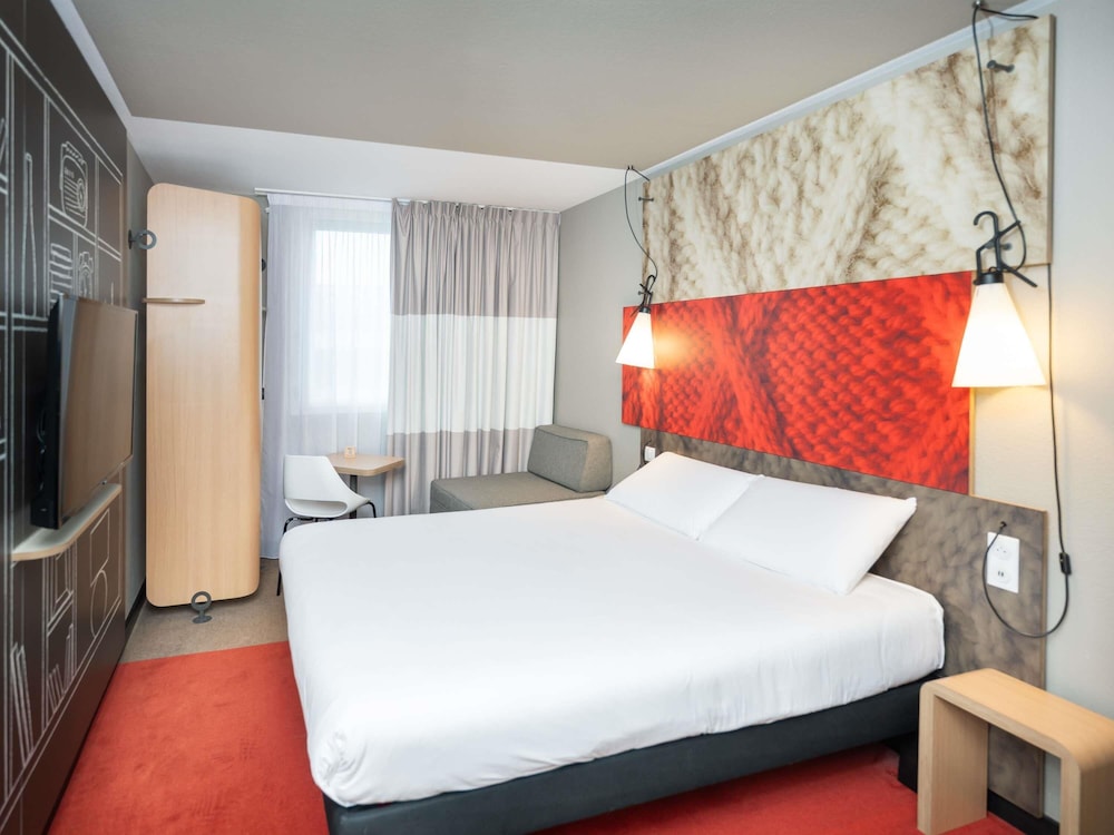 Habitación Standard con una cama doble del hotel Ibis Lyon Caluire Cité Internationale. Foto 14