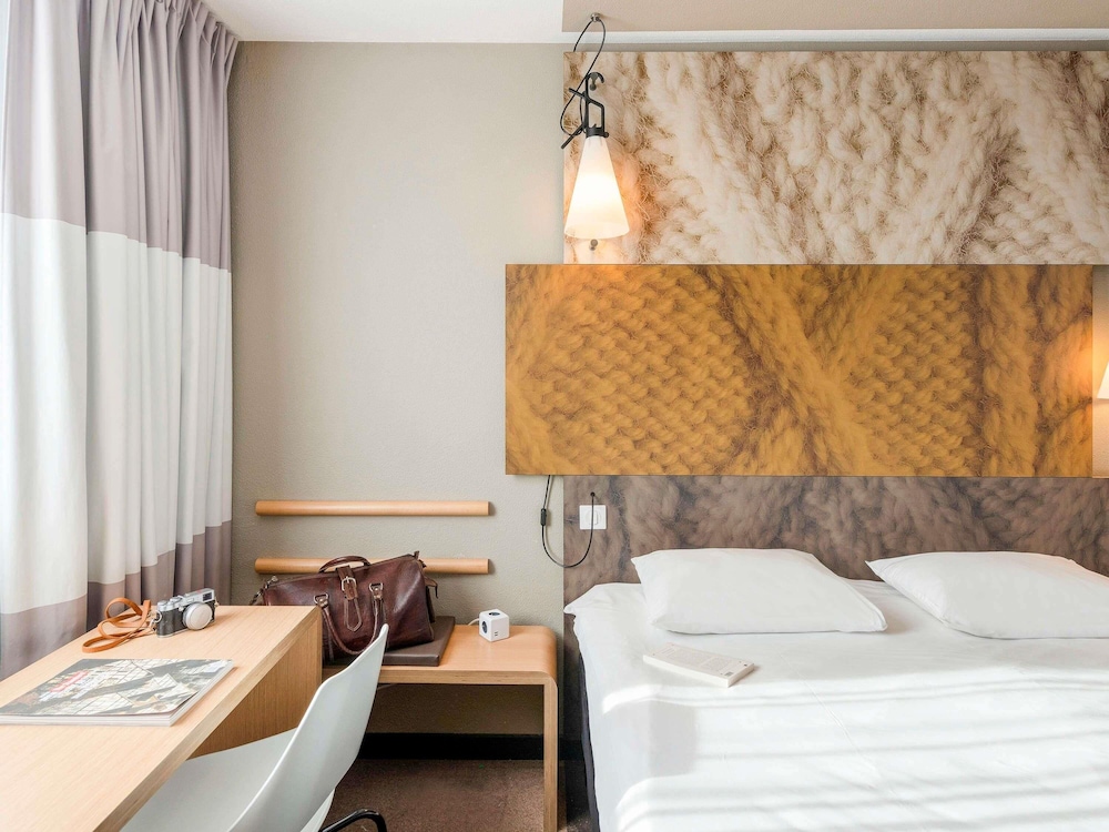 Habitación Standard con una cama doble del hotel Ibis Lyon Caluire Cité Internationale. Foto 15