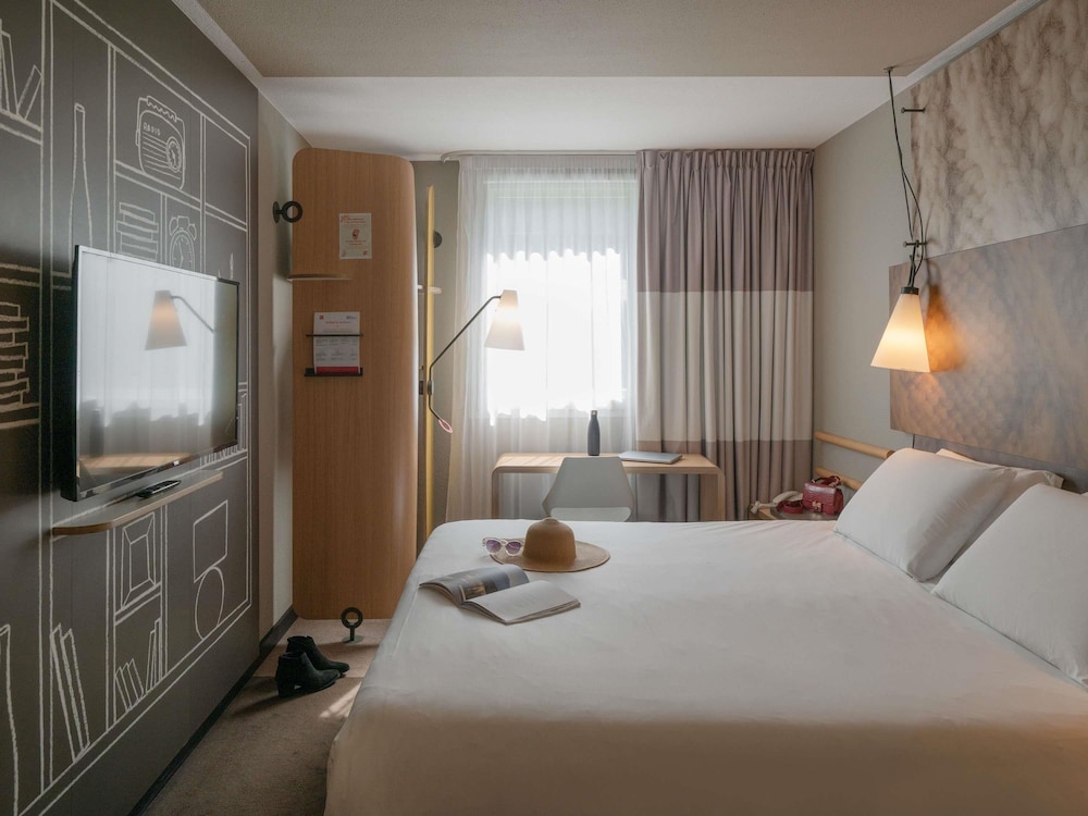Habitación Standard con una cama doble del hotel Ibis Lyon Caluire Cité Internationale. Foto 4