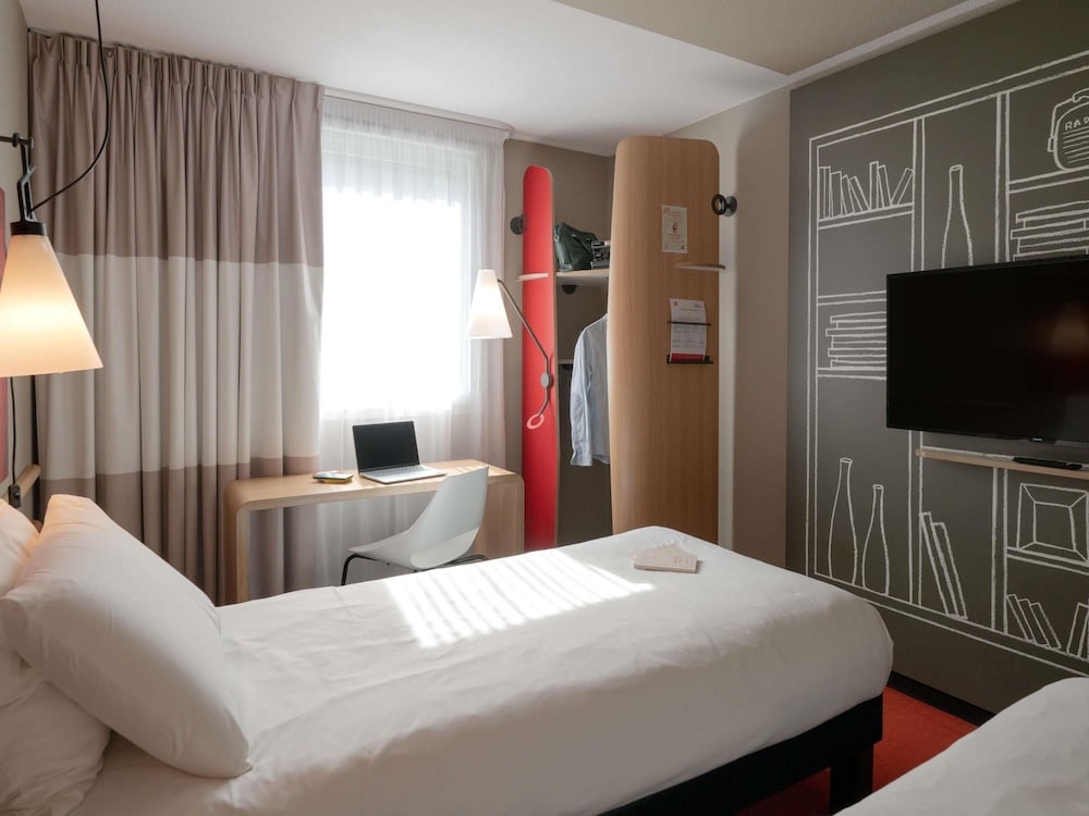 Habitación Standard con 2 camas individuales del hotel Ibis Lyon Caluire Cité Internationale. Foto 3