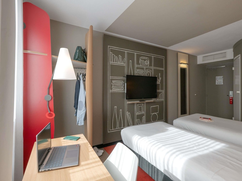 Habitación Standard con 2 camas individuales del hotel Ibis Lyon Caluire Cité Internationale. Foto 5