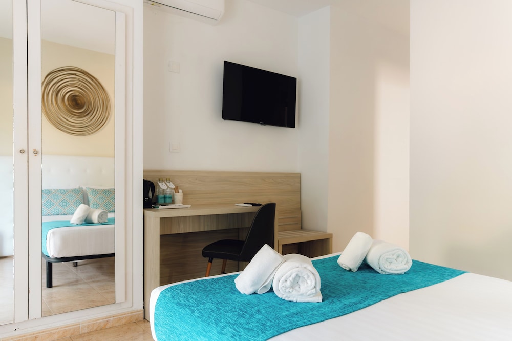 Habitación con 1 cama doble o 2 individuales del hotel Bluesea Marina Parc. Foto 1