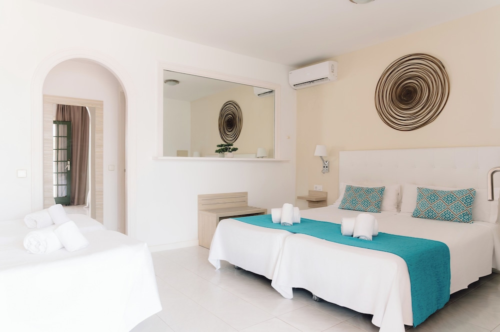Habitación triple del hotel Bluesea Marina Parc. Foto 4