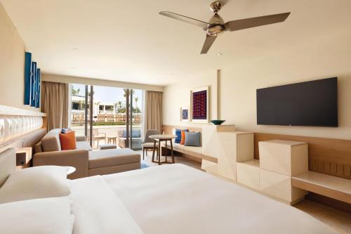 Master King Room with Resort View and Sofa Bed del hotel Hyatt Ziva Cancun All Inclusive. Foto 2