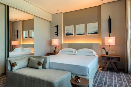 Habitación con vistas al océano y acceso al club - Cama extragrande del hotel Grand Hyatt Rio De Janeiro. Foto 2