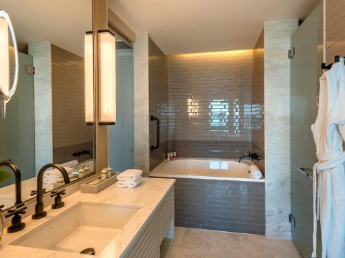 Habitación Doble con vistas al océano y acceso al club - 2 camas individuales del hotel Grand Hyatt Rio De Janeiro. Foto 5