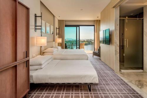 Habitación con cama extragrande y ducha adaptada - Adaptada para personas de movilidad reducida del hotel Grand Hyatt Rio De Janeiro. Foto 3