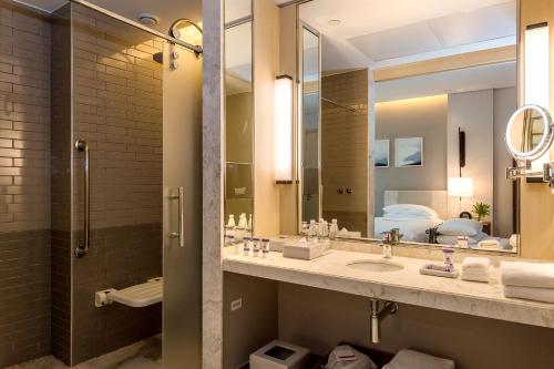 Habitación con 2 camas individuales y ducha accesible - Adaptado para personas con discapacidad del hotel Grand Hyatt Rio De Janeiro