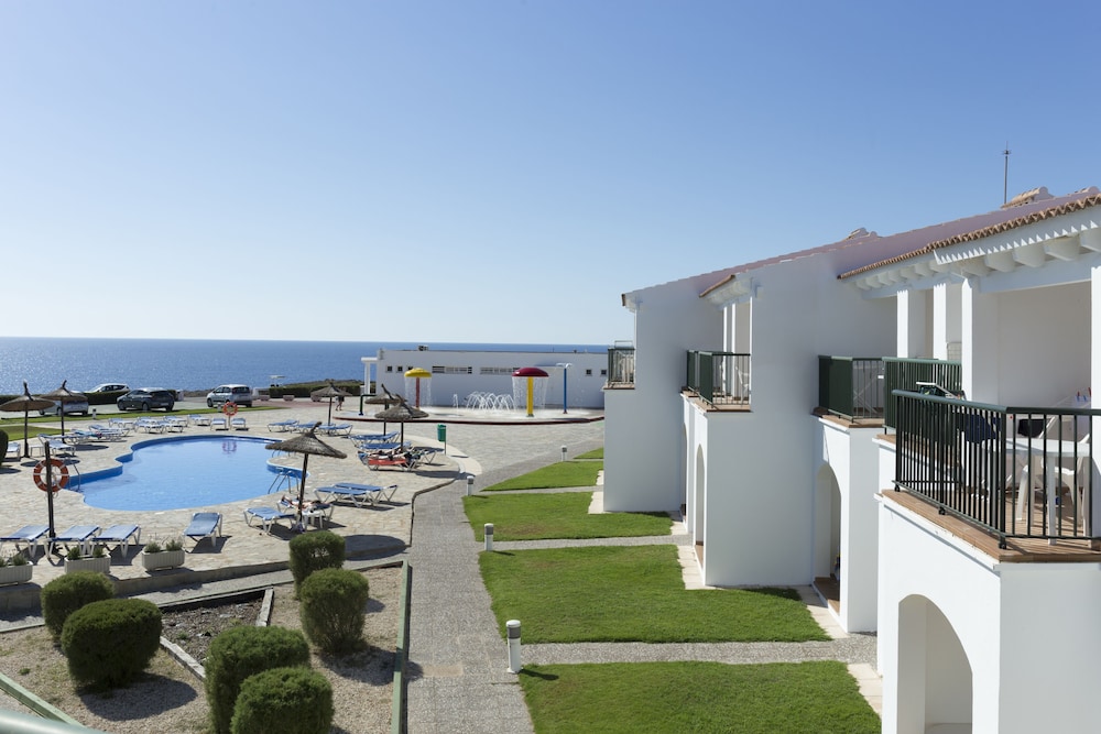 Habitación doble Vista Parcial Mar Sofá Cama incluido 2 Camas individuales kitchenette Normal del hotel Rvhotels Sea Club Menorca