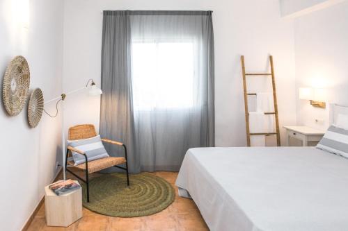 Habitación familiar Sofá Cama incluido 2 camas dobles del hotel Rvhotels Sea Club Menorca. Foto 1