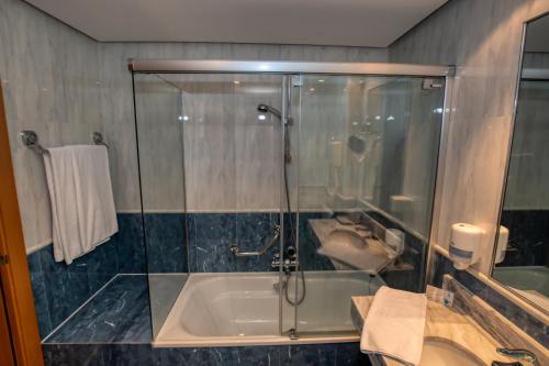 Habitación Triple del hotel Castilla Vieja. Foto 3